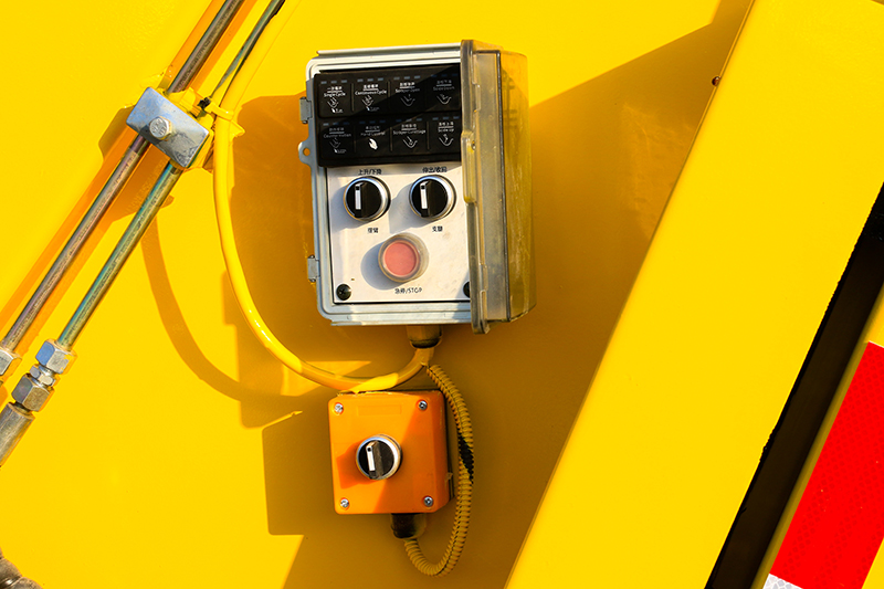 东风天锦压缩式垃圾車(chē)(14方 18方)