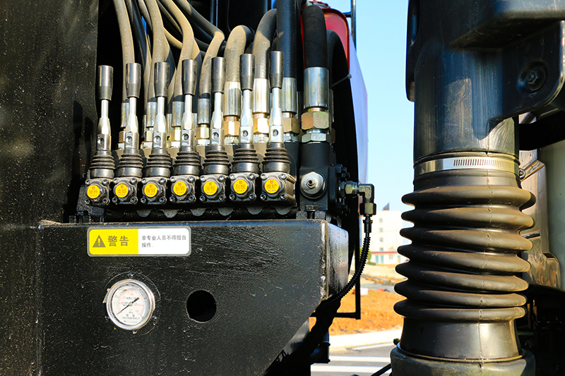 东风天锦压缩式垃圾車(chē)(14方 18方)