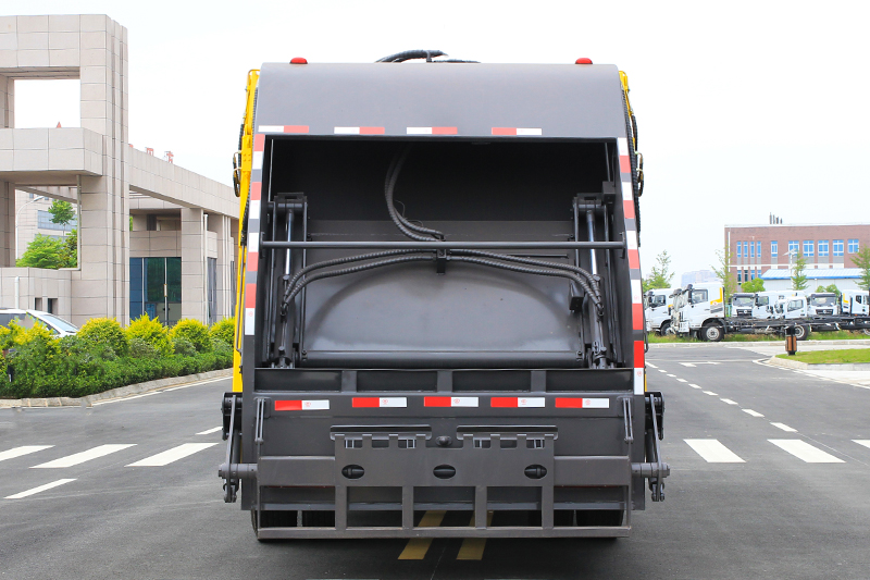 东风天锦压缩式垃圾車(chē)(14方 18方)