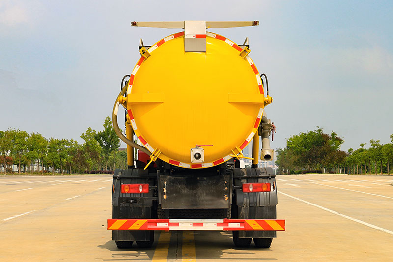 东风华神KL5吸污車(chē)(11.5方 13.5方)