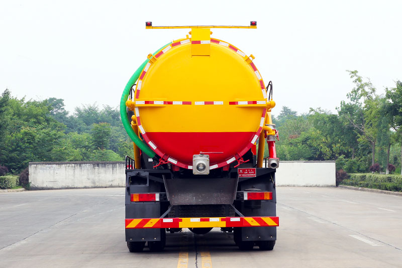 东风天龙后八轮吸污車(chē)(18方)